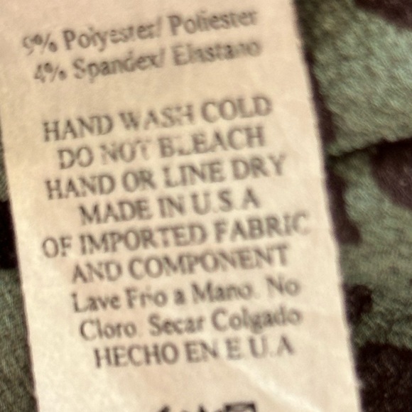 Chic & Flowy Leopard Print V-Neck Blouse - Picture 6 of 6